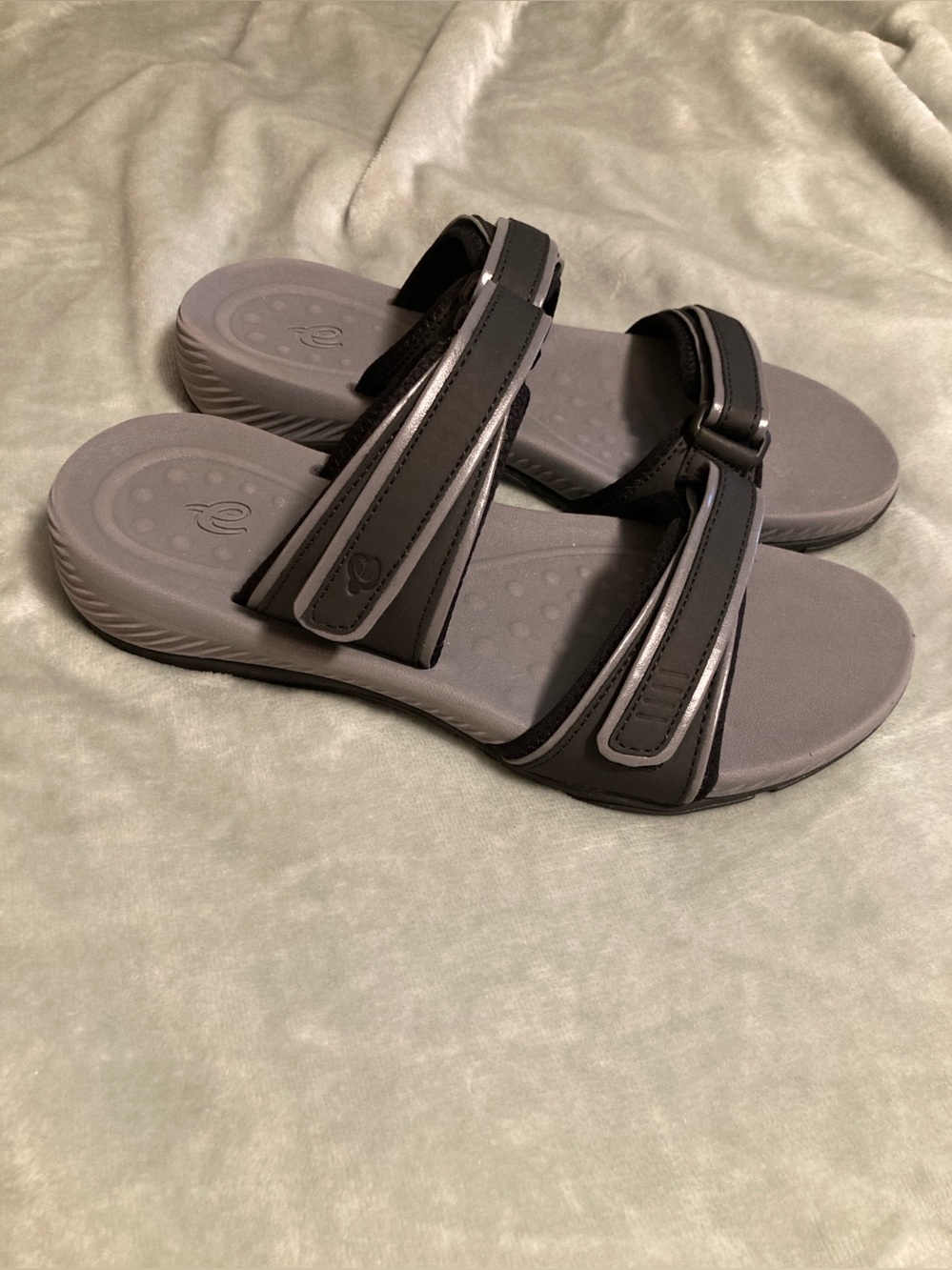 NIB Easy Spirit Nettie3 Slip On Sandal Black Gray Size 8